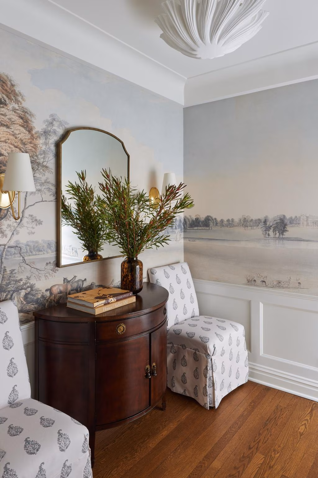 Foyer detail at Waverly Place apartment